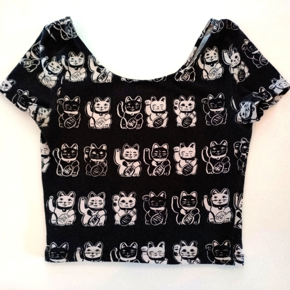 Adorable H&M Lucky Cat B&W Crop Top XS